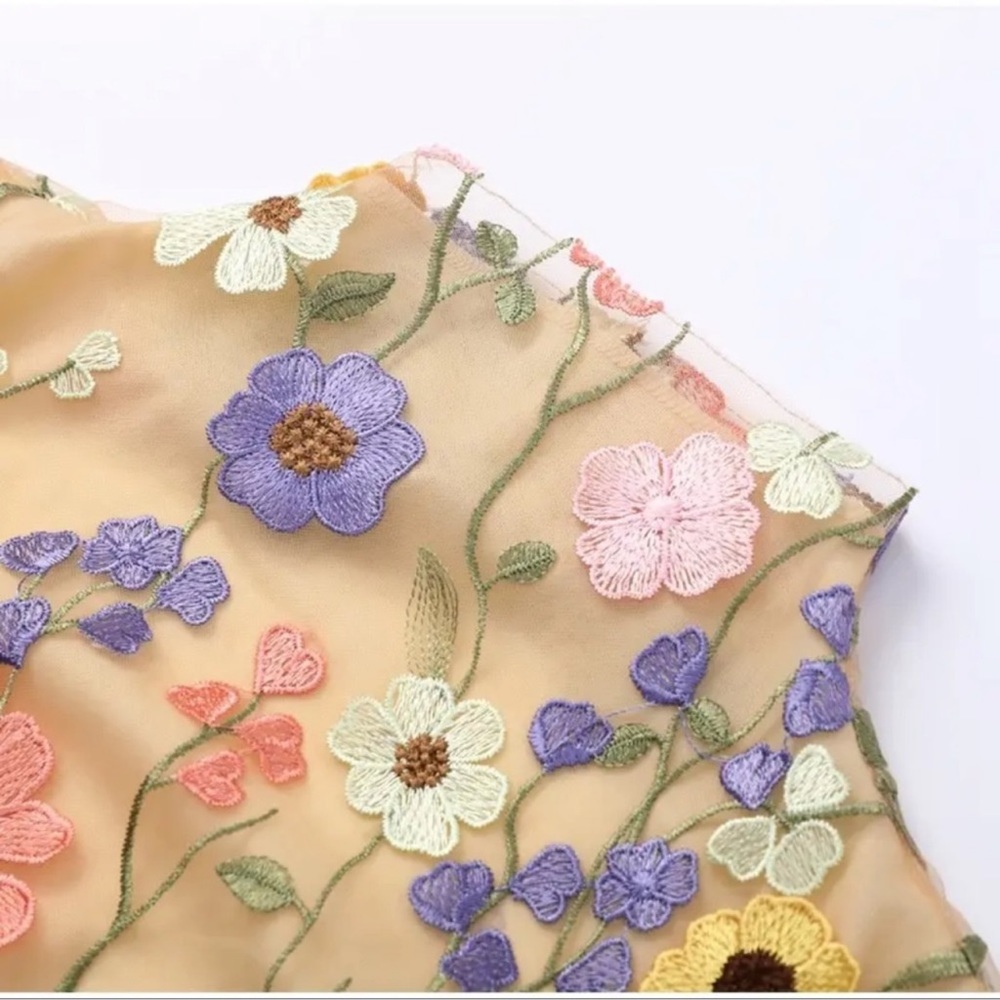 5⭐️CASA B💫| Blooming Elegance: The Enchanté Floral Embroidered Luxe Dress - Picture 10 of 16